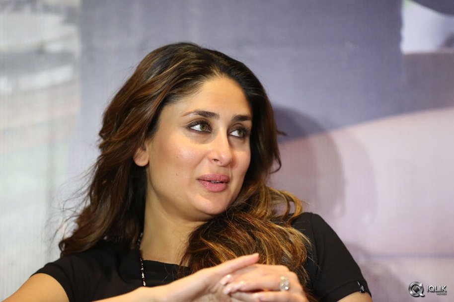 Kareena-Kapoor-at-Ki-And-Ka-Movie-Press-meet-in-Hyderabad